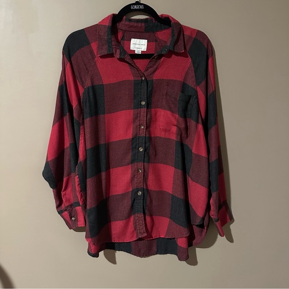 Women’s American Eagle Oversized Fit Button Up Red and Black Flannel Size Small - Picture 1 of 7